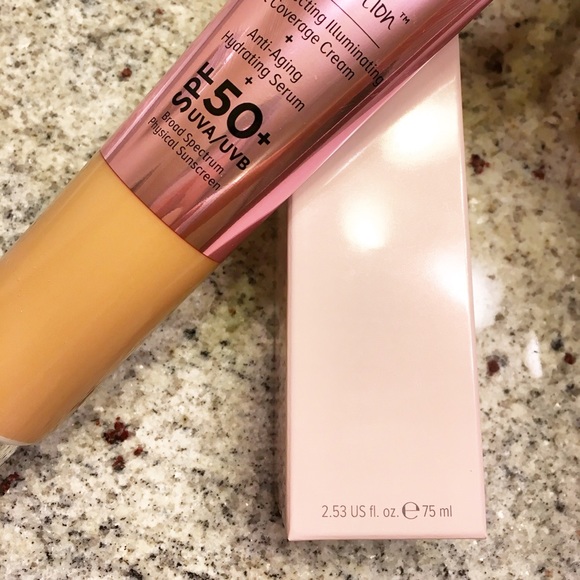 SOLD | SUPER SIZE IT Cosmetics CC Illumination - Picture 2 of 2